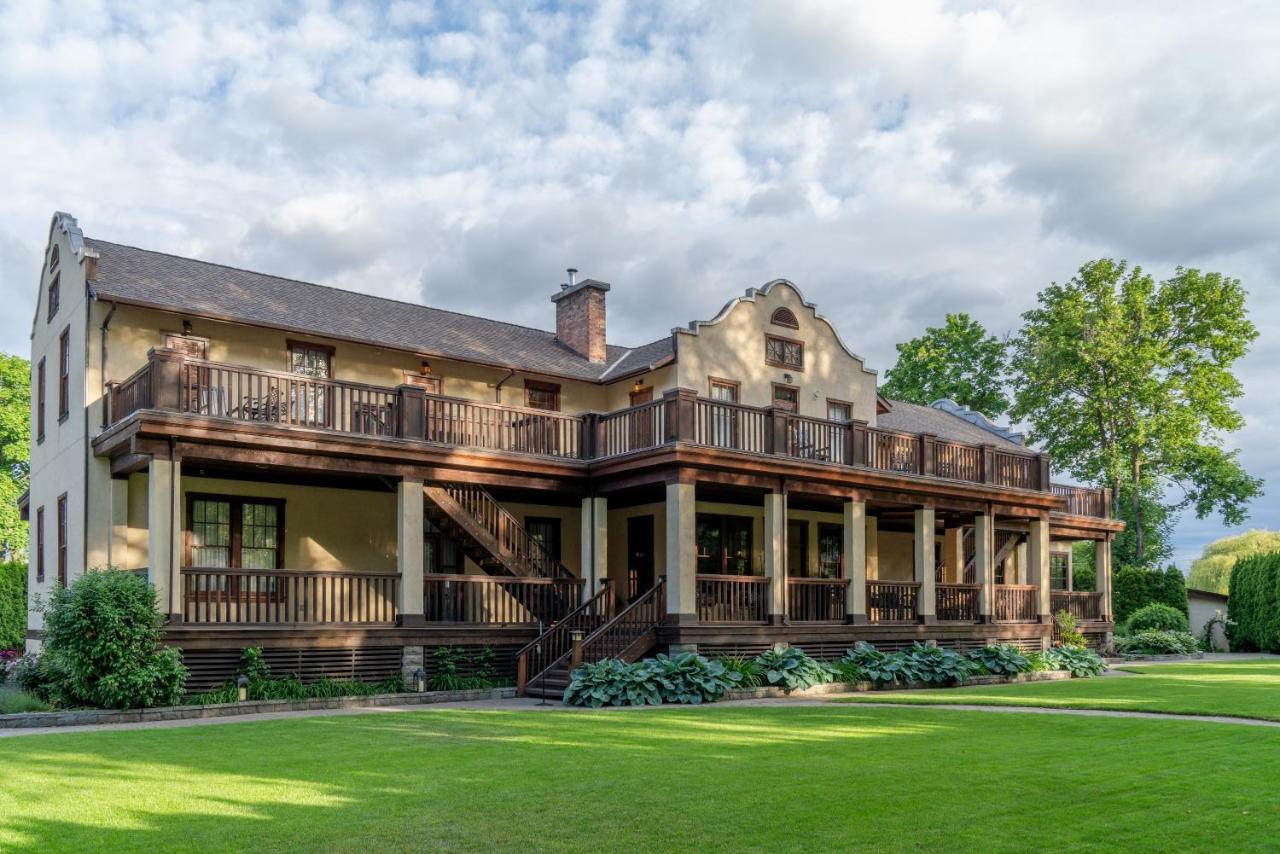 Naramata Inn Экстерьер фото