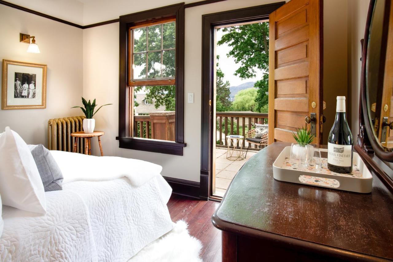 Naramata Inn Экстерьер фото