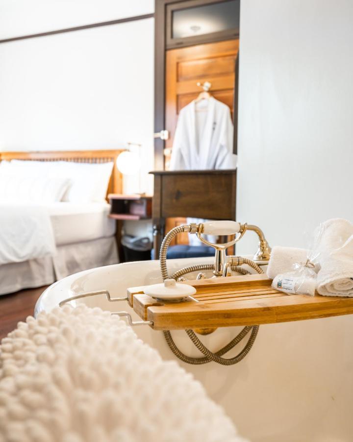 Naramata Inn Экстерьер фото