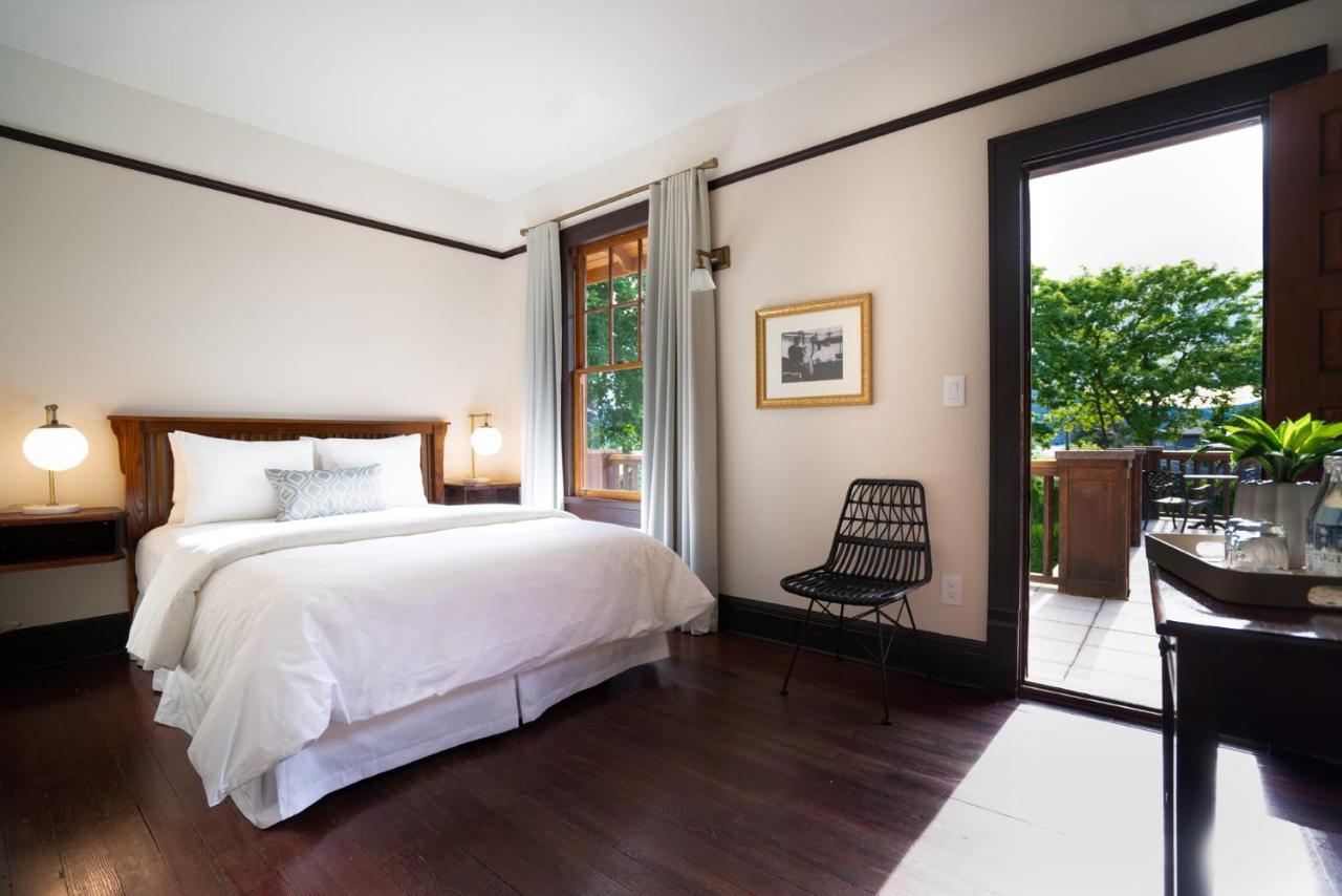 Naramata Inn Экстерьер фото